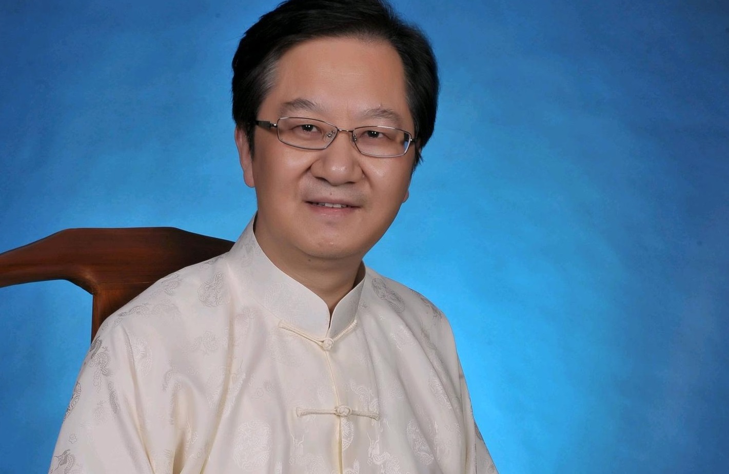 石洞书院聘请国际儒联副理事长张其成教授为顾问